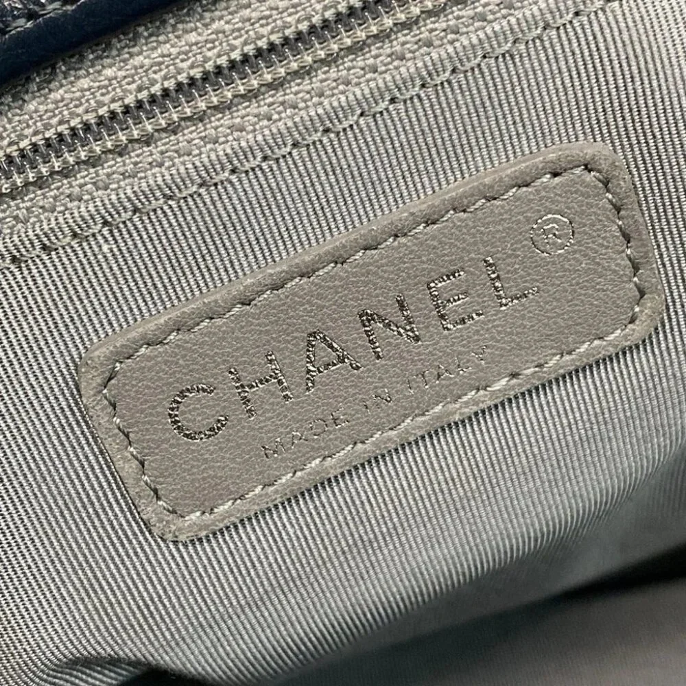 CHANEL Executive Tote Line - Blue Grained Calf Leather Tote Bag - Picture 13 of 14